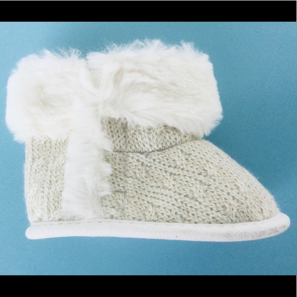 ⭐️ “CARTERS” INFANT “SOFT SOLE” BOOTS ⭐️ - Picture 3 of 4